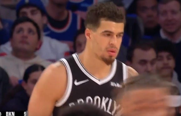 网页版登录入口-拔哥首球！小迈克尔·波特兜出来弧顶干拔三分 前4投全铁